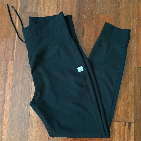 Vuori Black Leggings - Picture 1 of 7